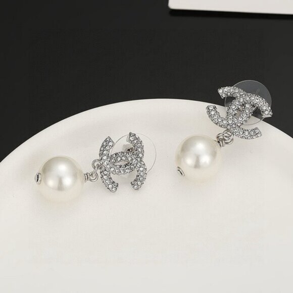 Chanel CC Pearl Drop Earrings - Crystal Embellished - Picture 2 of 6